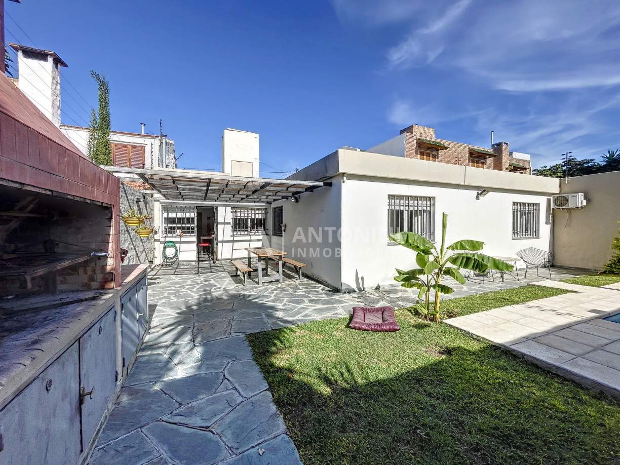 Casa de 3 dor en Venta a metros del Parque las Naciones con Pileta B Urca