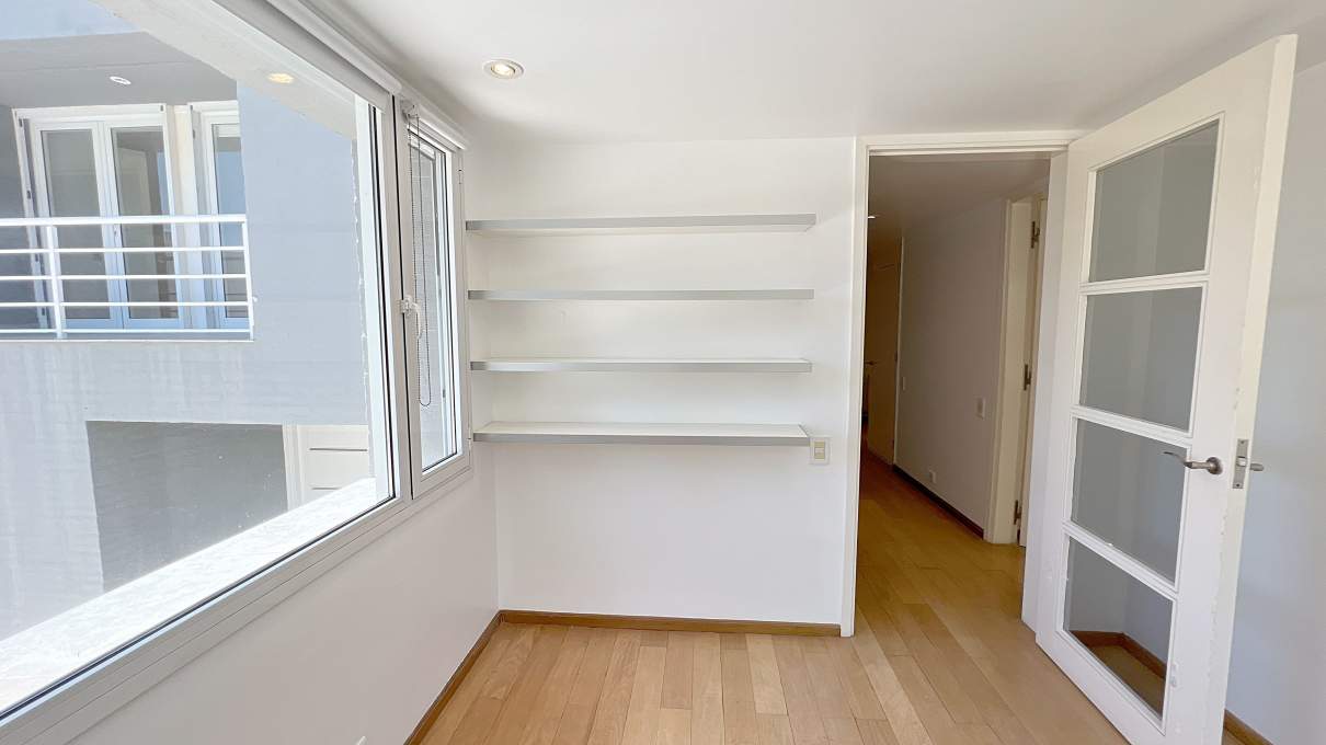 Casa moderna 5 dormitorios en Country Las Delicias. Pileta y quincho con asador