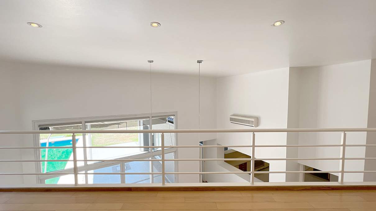 Casa moderna 5 dormitorios en Country Las Delicias. Pileta y quincho con asador