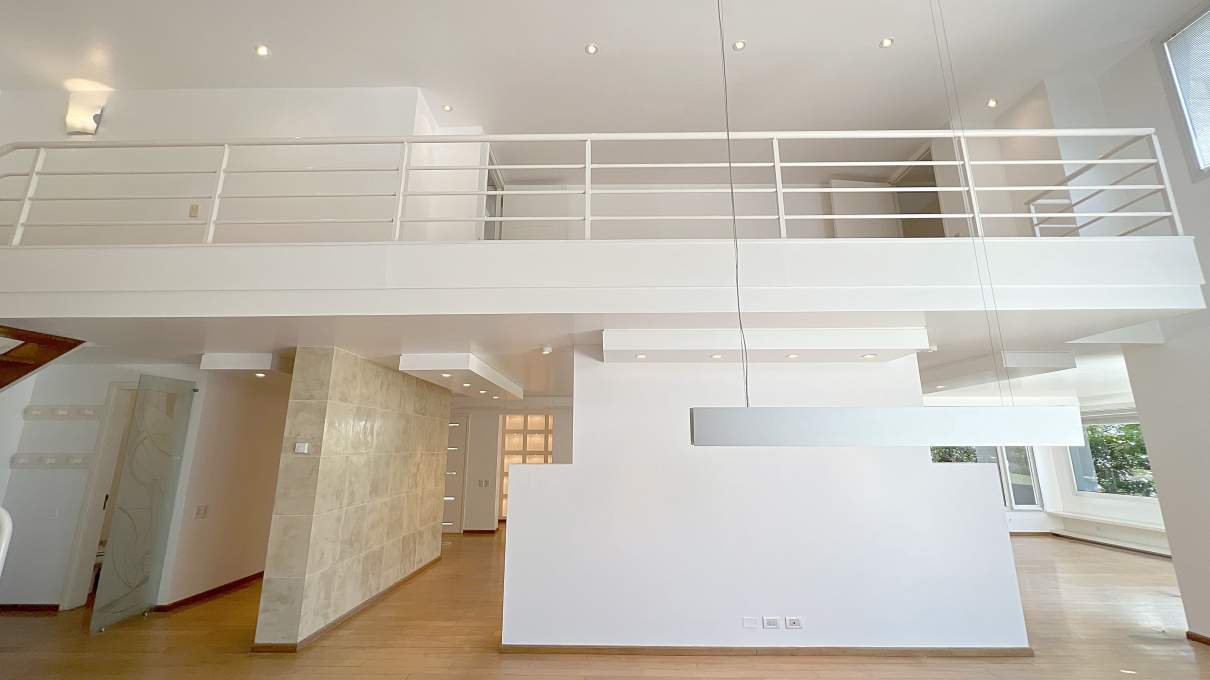 Casa moderna 5 dormitorios en Country Las Delicias. Pileta y quincho con asador