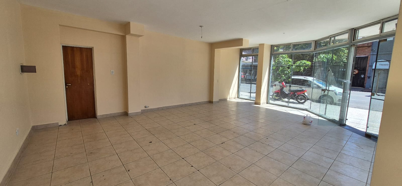 Importante ESQUINA COMERCIAL - Sobre Avenida