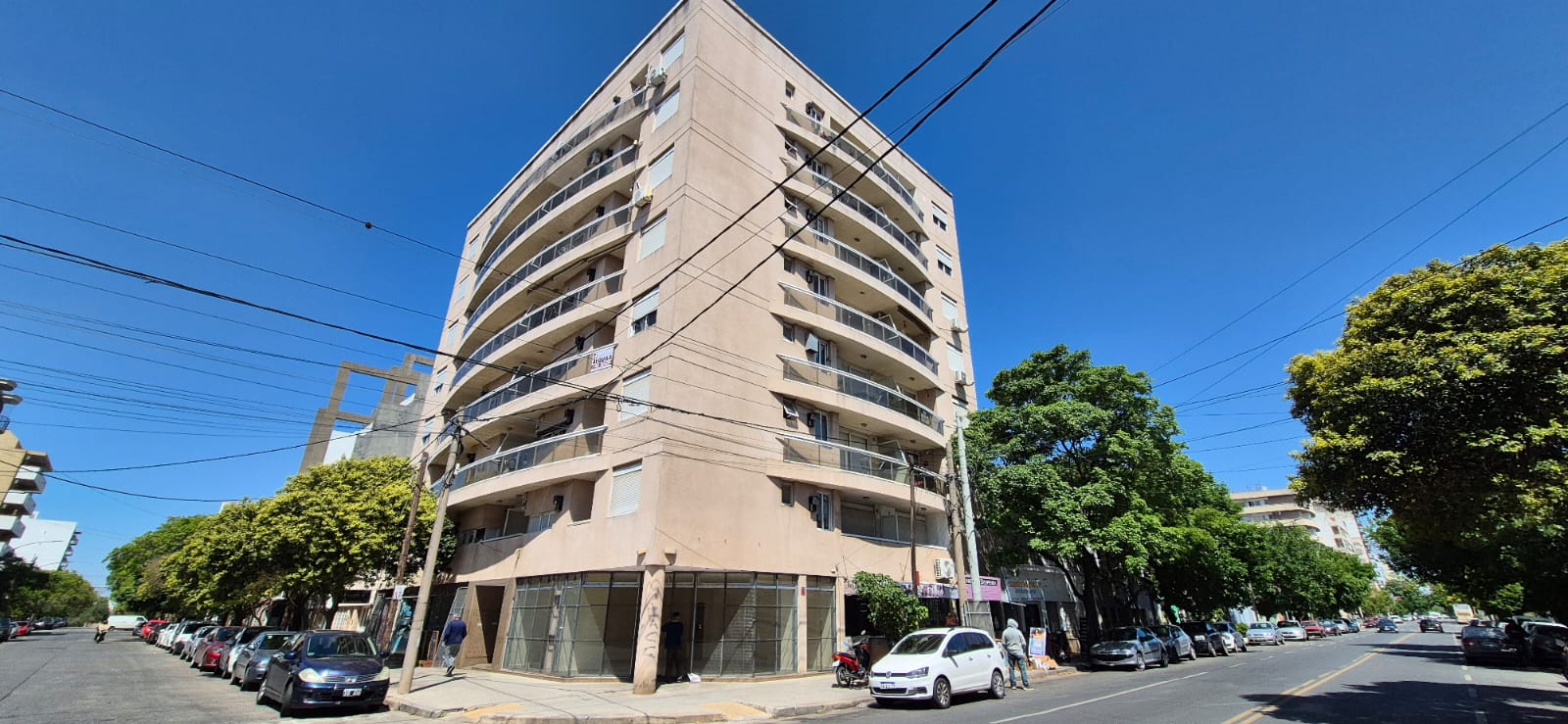 Importante ESQUINA COMERCIAL - Sobre Avenida