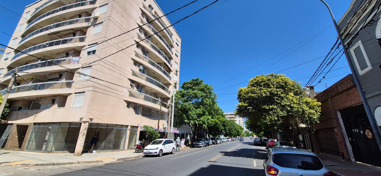 Importante ESQUINA COMERCIAL - Sobre Avenida