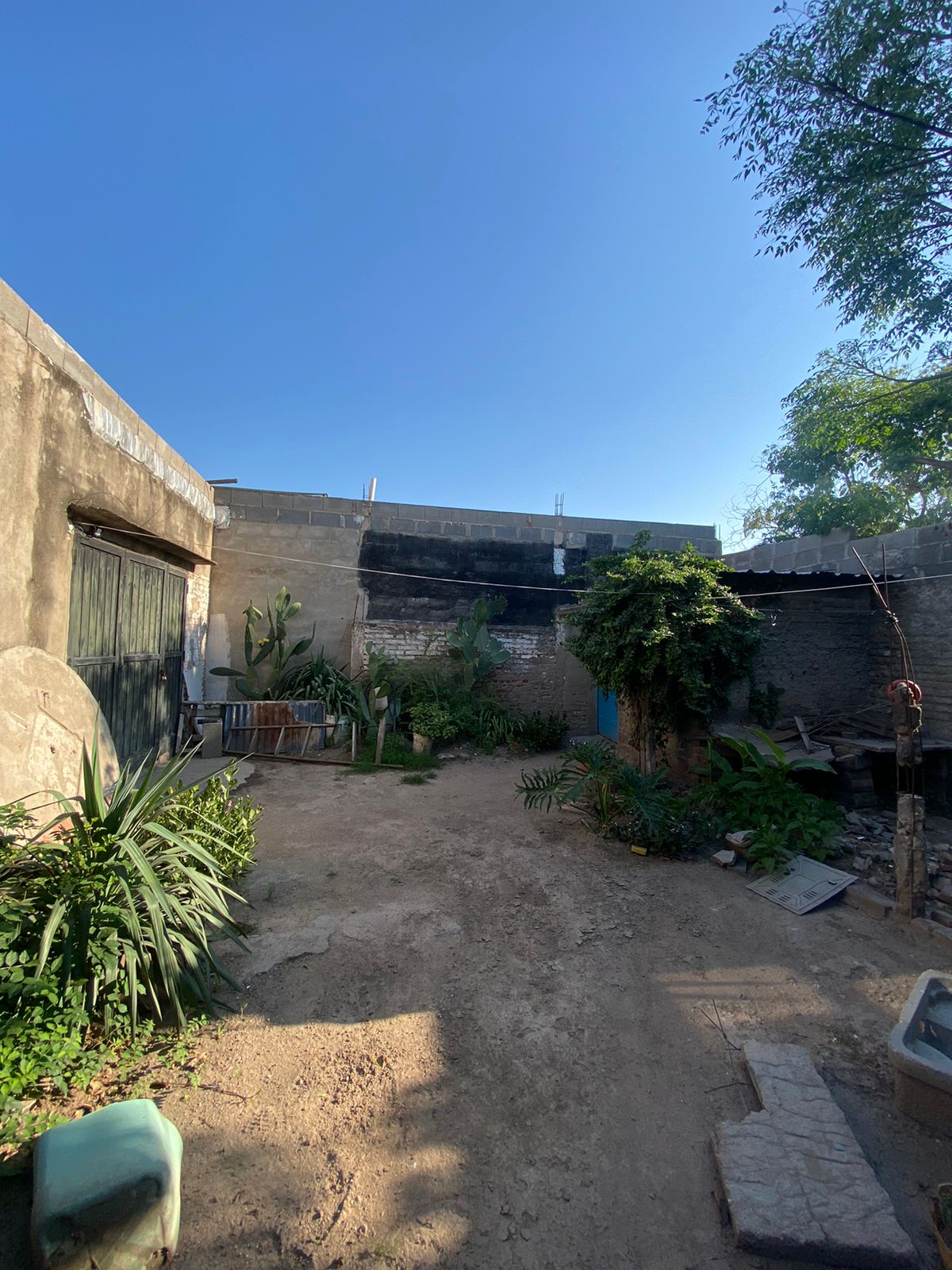 vendo casa en barrio Norte en cordoba de dos dormitorios mas local comercial y deparatamento interno