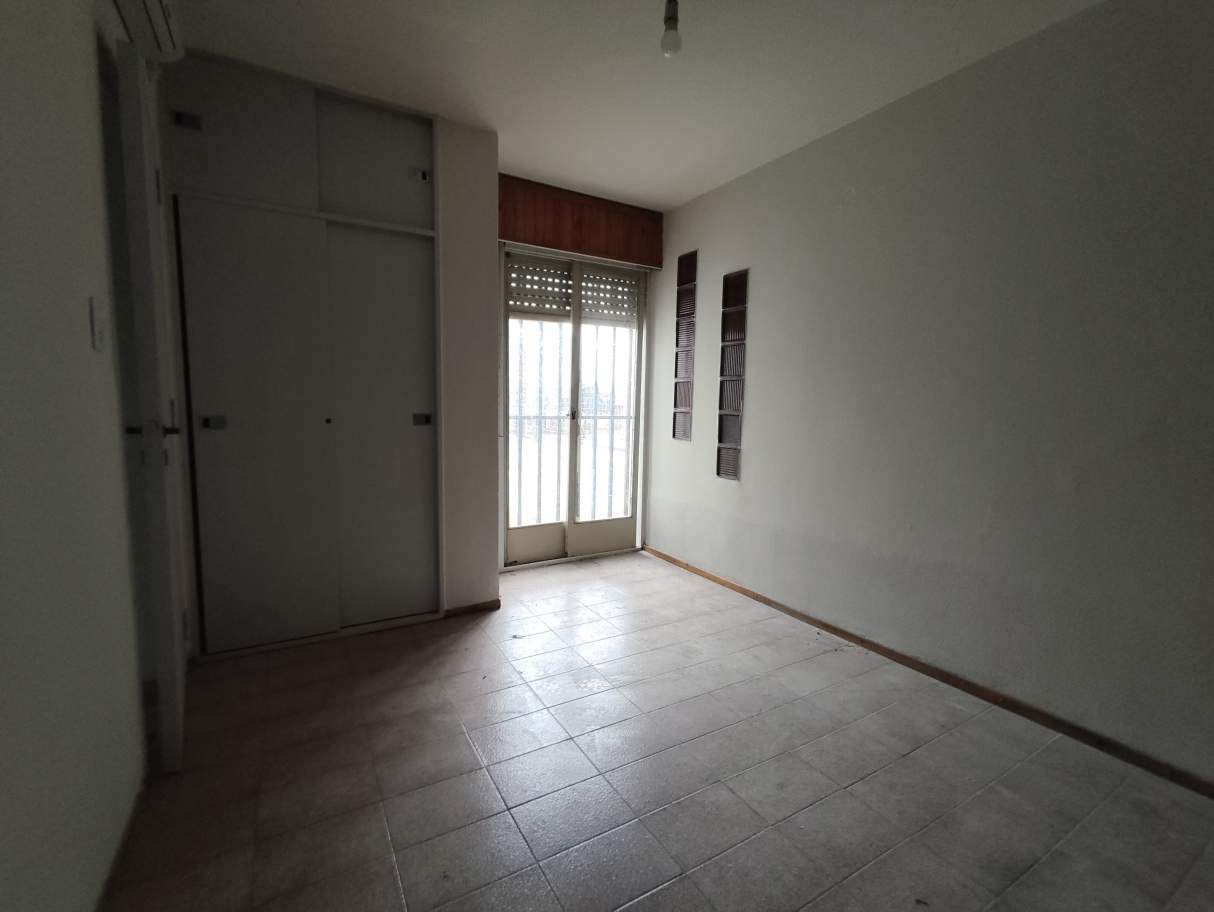 Tu casa en Alto Alberdi: dos dormitorios, asador y entorno residencial con plazas