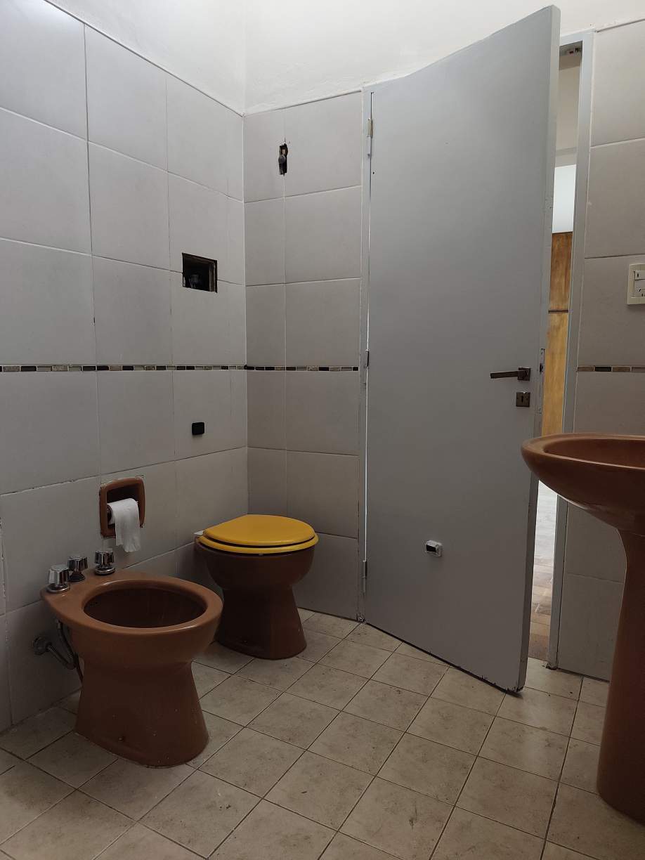 Tu casa en Alto Alberdi: dos dormitorios, asador y entorno residencial con plazas