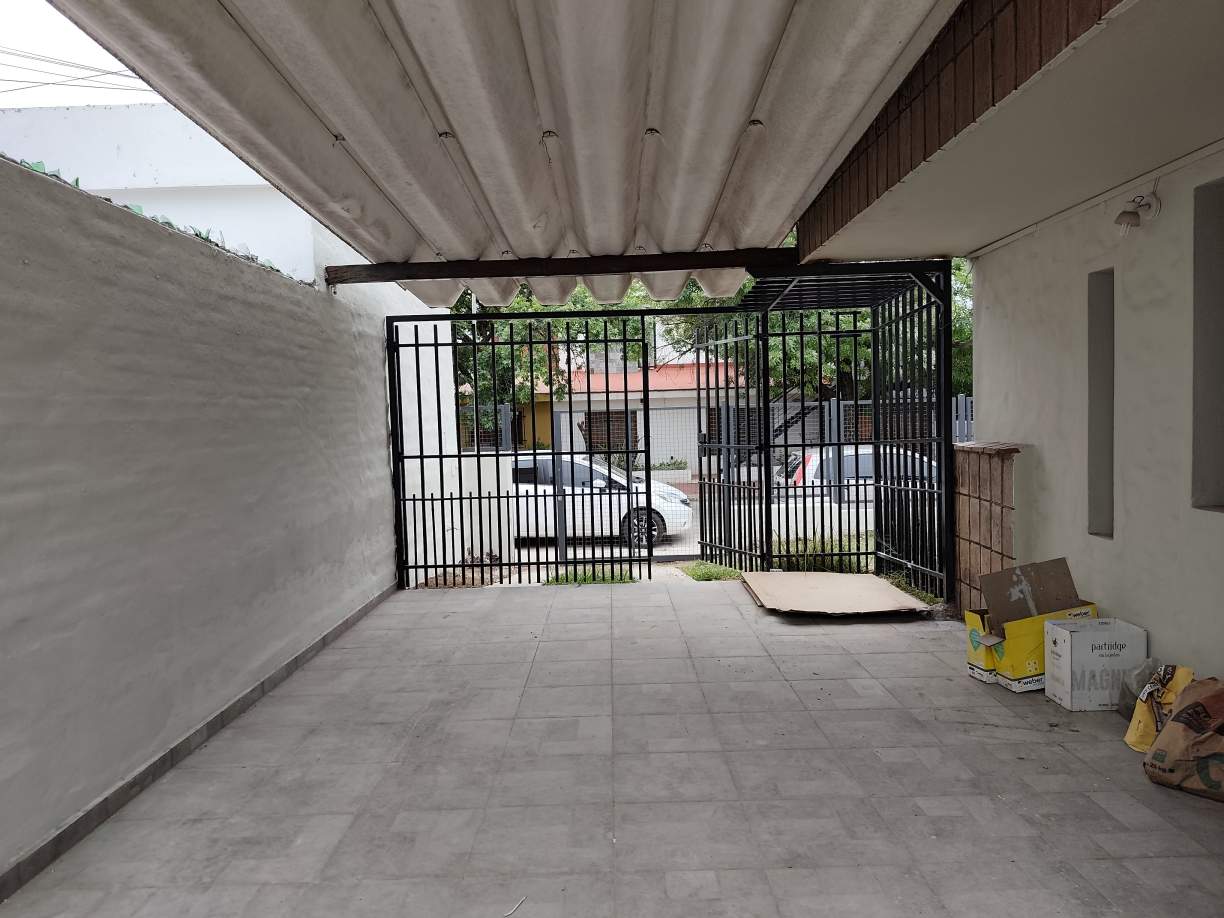 Tu casa en Alto Alberdi: dos dormitorios, asador y entorno residencial con plazas