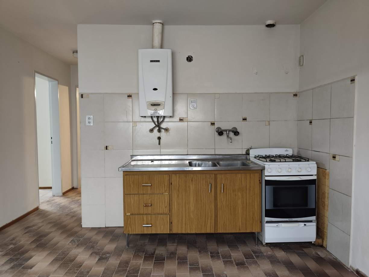 Tu casa en Alto Alberdi: dos dormitorios, asador y entorno residencial con plazas