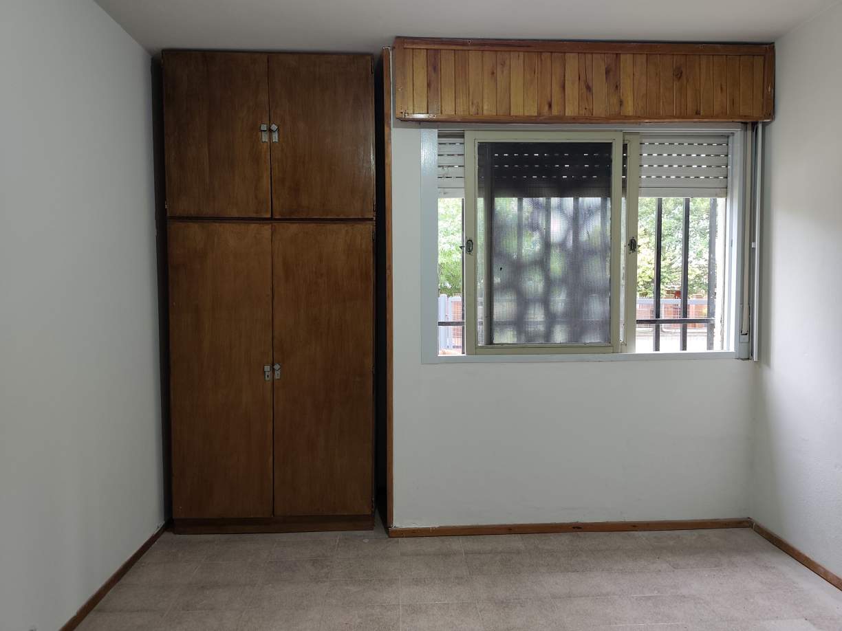 Tu casa en Alto Alberdi: dos dormitorios, asador y entorno residencial con plazas