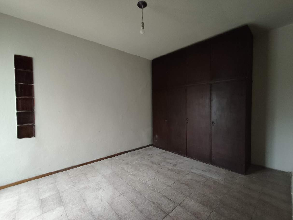 Tu casa en Alto Alberdi: dos dormitorios, asador y entorno residencial con plazas