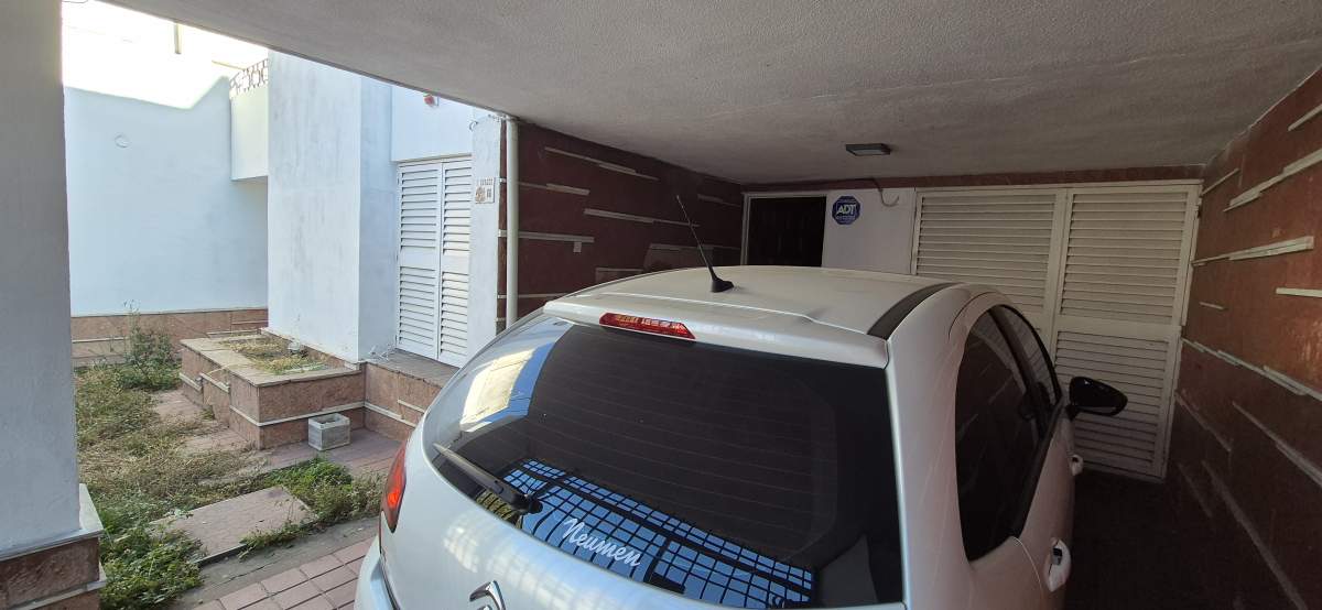 CASA AMPLIA Y FUNCIONAL EN VENTA