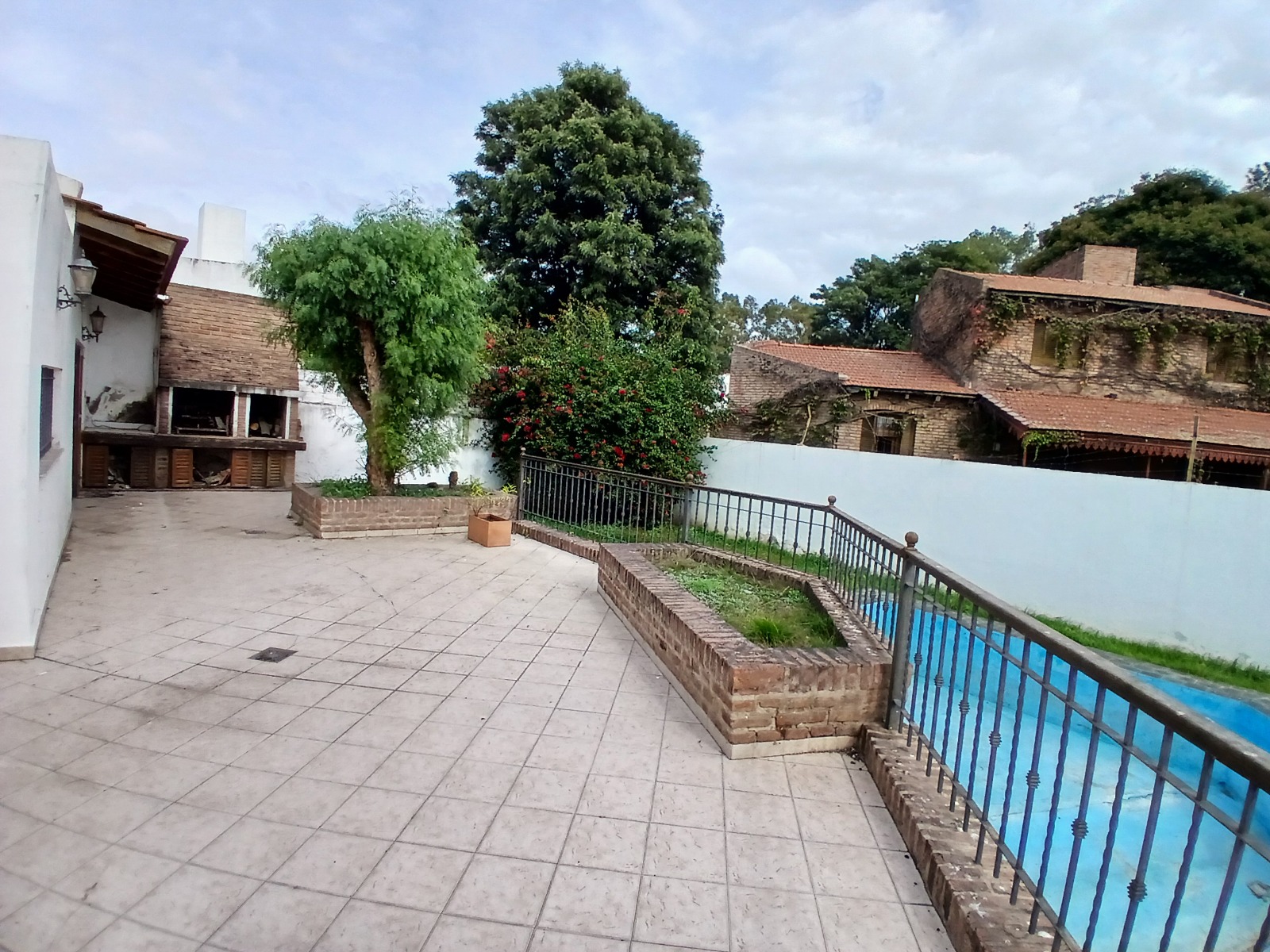 ALQUILER CASA 3 DORMITORIOS USO COMERCIAL BARRIO JARDIN ESPINOSA