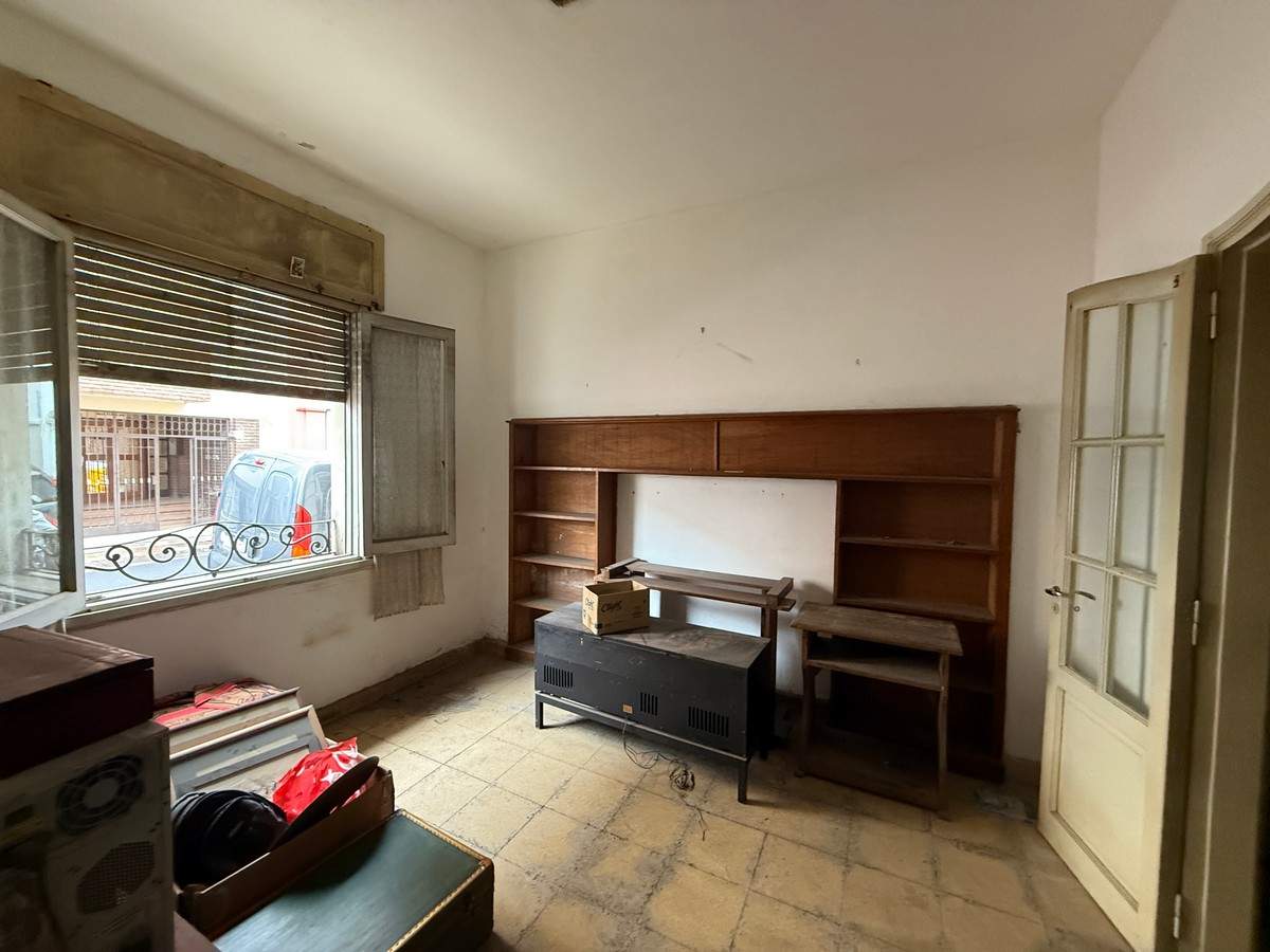 CASONA en VENTA a RECICLAR en ALBERDI