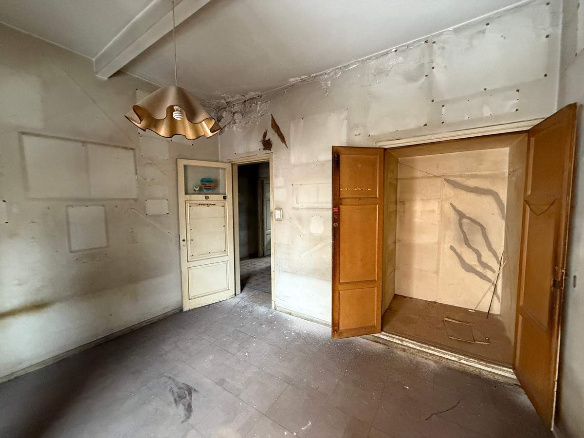 CASONA en VENTA a RECICLAR en ALBERDI