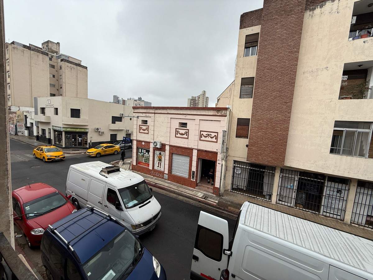 CASONA en VENTA a RECICLAR en ALBERDI