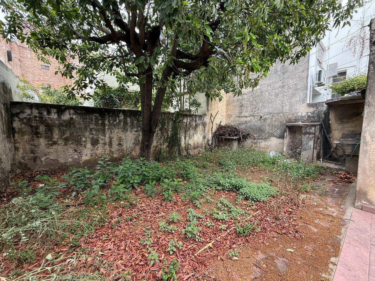 CASONA en VENTA a RECICLAR en ALBERDI