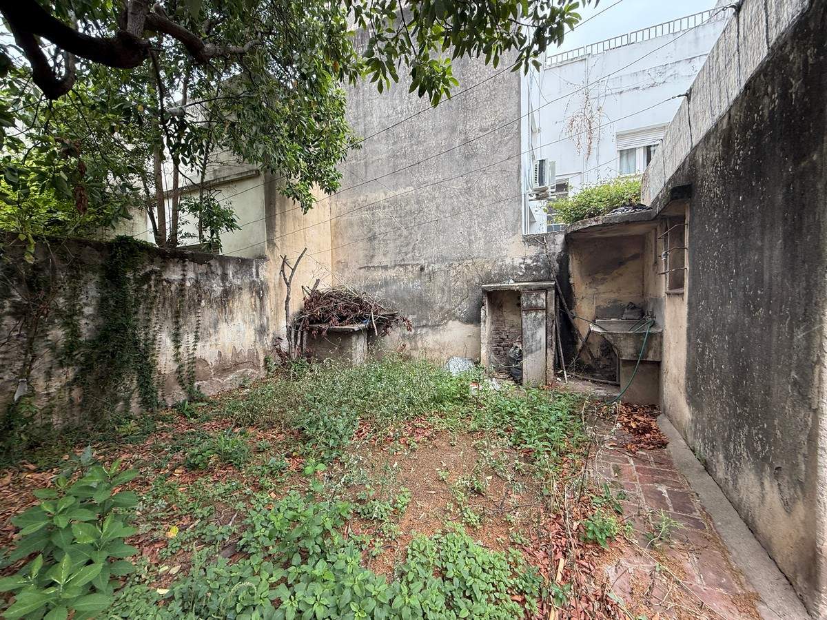 CASONA en VENTA a RECICLAR en ALBERDI