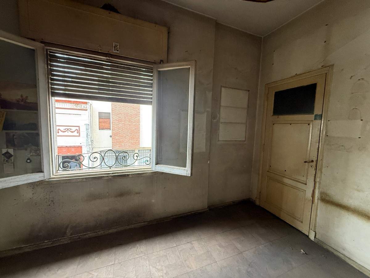 CASONA en VENTA a RECICLAR en ALBERDI