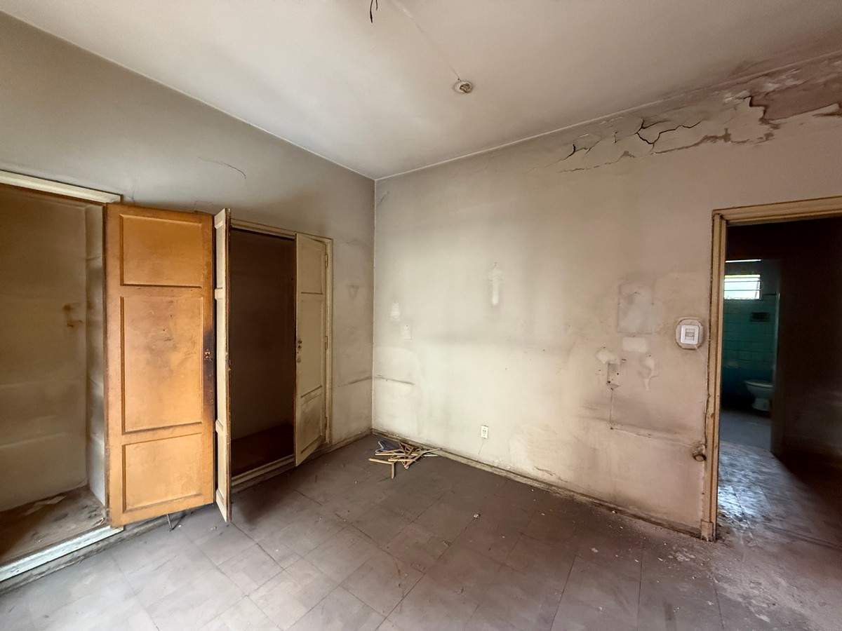 CASONA en VENTA a RECICLAR en ALBERDI