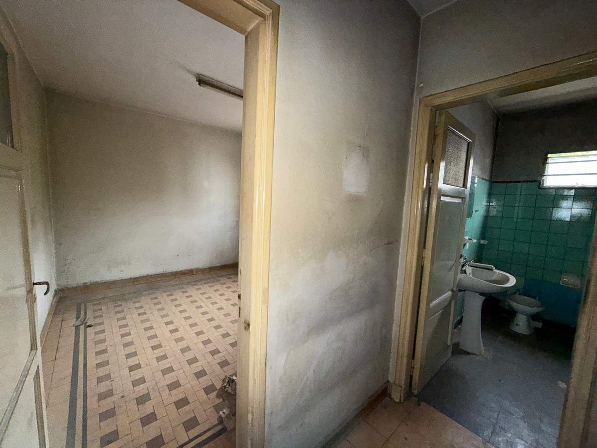 CASONA en VENTA a RECICLAR en ALBERDI