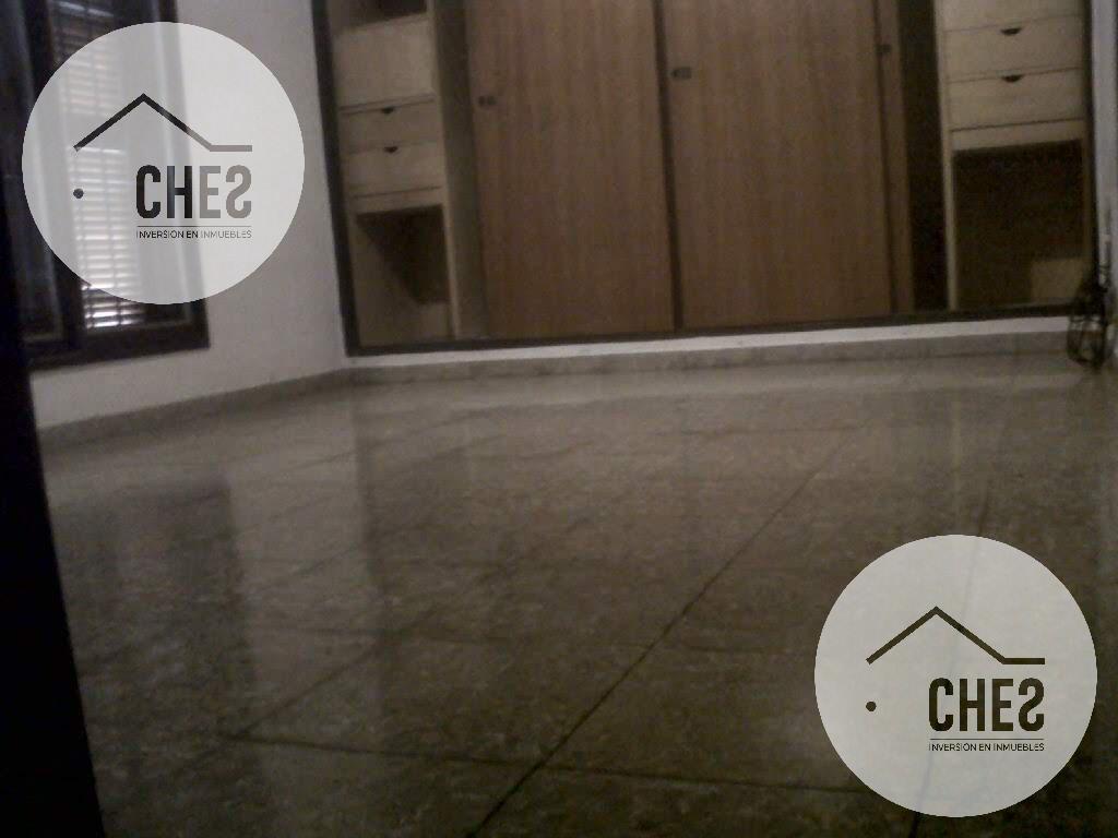 Casa en Venta 3 dorm  y dependencia en Villa Cabrera a 2 cuadras del Shopping - APTO CREDITO EXCELENTE UBICACION