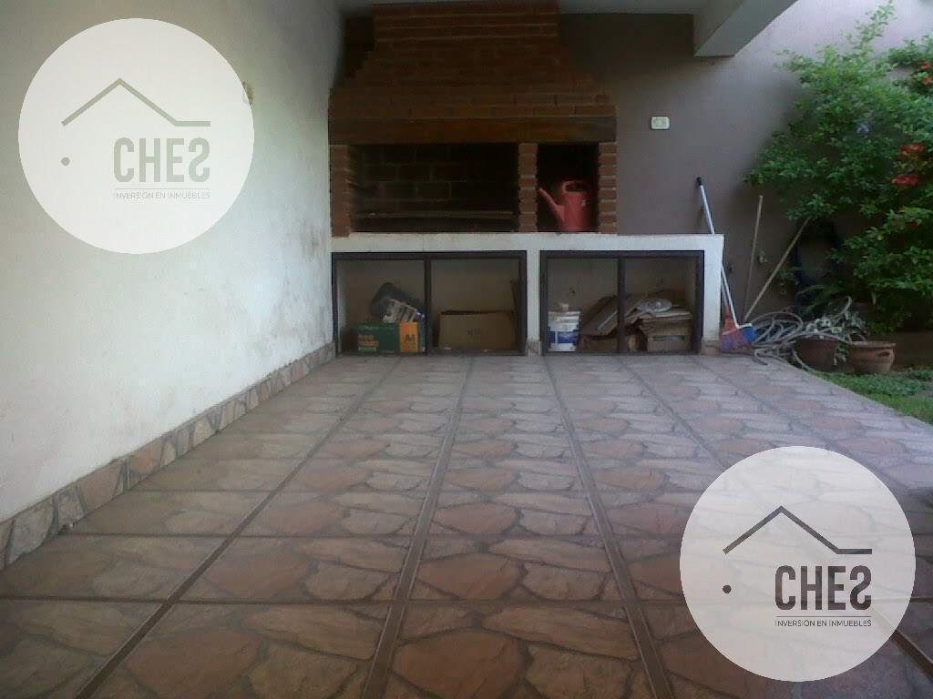 Casa en Venta 3 dorm  y dependencia en Villa Cabrera a 2 cuadras del Shopping - APTO CREDITO EXCELENTE UBICACION