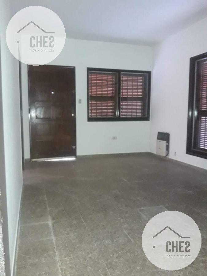 Casa en Venta 3 dorm  y dependencia en Villa Cabrera a 2 cuadras del Shopping - APTO CREDITO EXCELENTE UBICACION