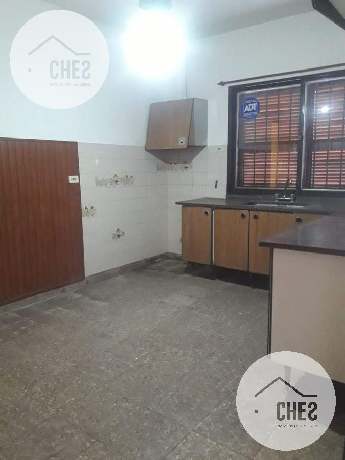 Casa en Venta 3 dorm  y dependencia en Villa Cabrera a 2 cuadras del Shopping - APTO CREDITO EXCELENTE UBICACION