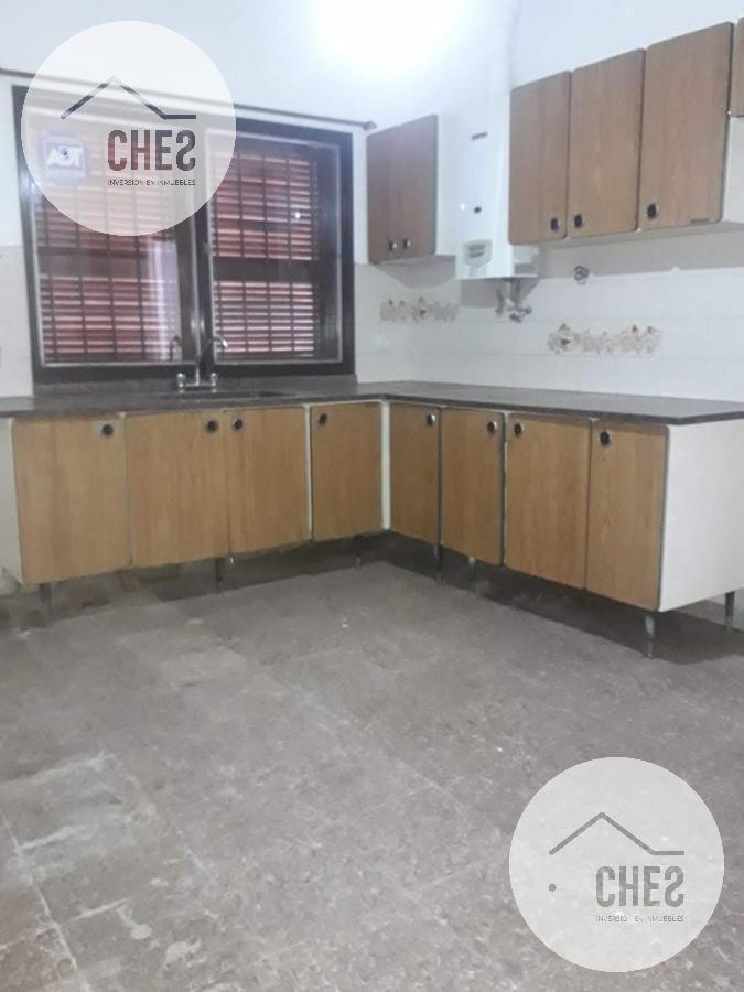 Casa en Venta 3 dorm  y dependencia en Villa Cabrera a 2 cuadras del Shopping - APTO CREDITO EXCELENTE UBICACION