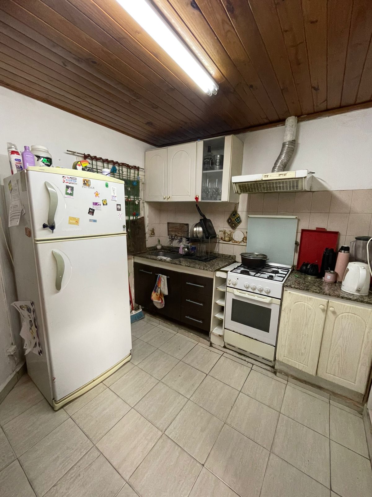 VENTA CASA - (3 dorm. y patio)- A metros de Av. Bulnes