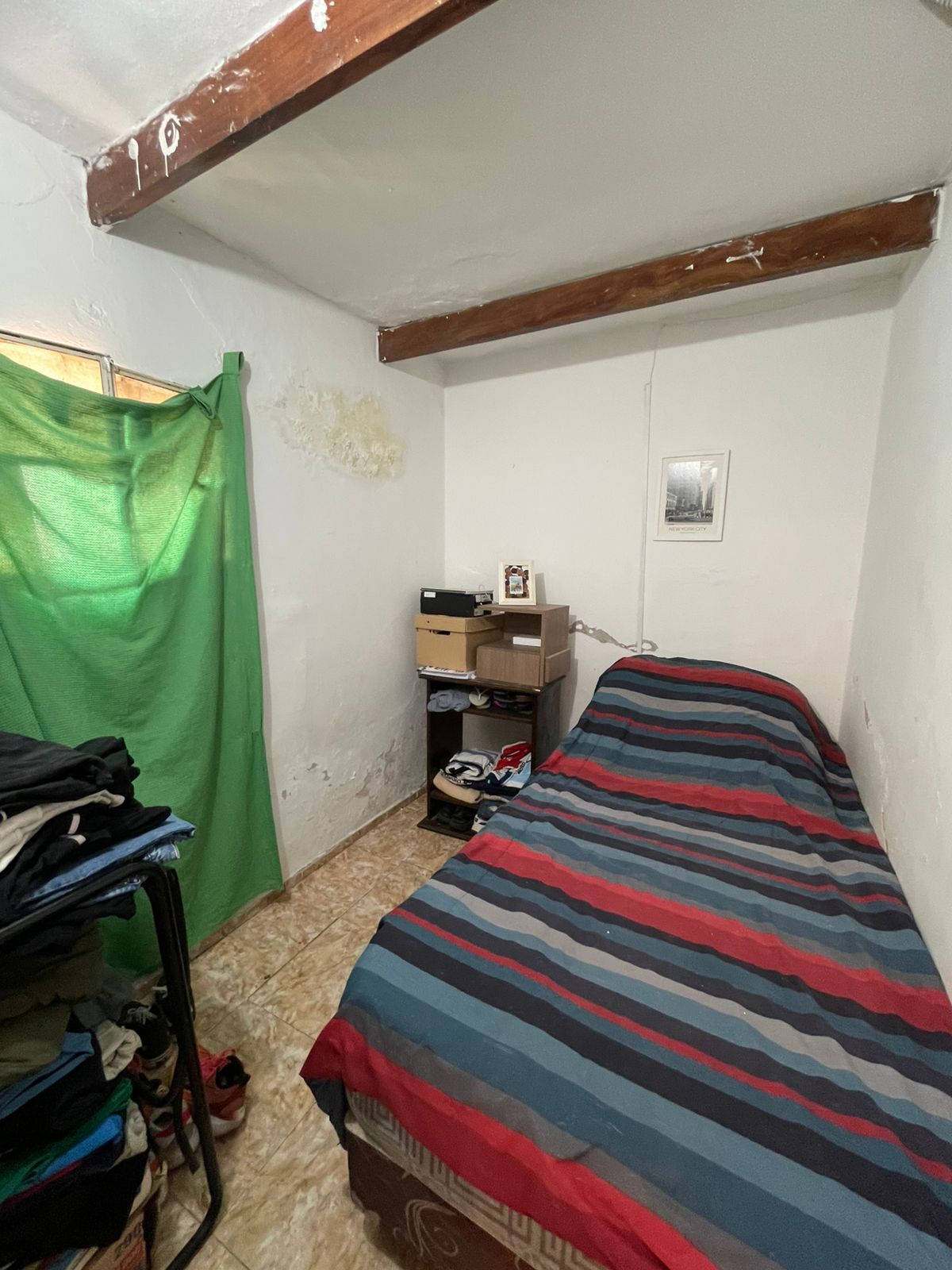 VENTA CASA - (3 dorm. y patio)- A metros de Av. Bulnes