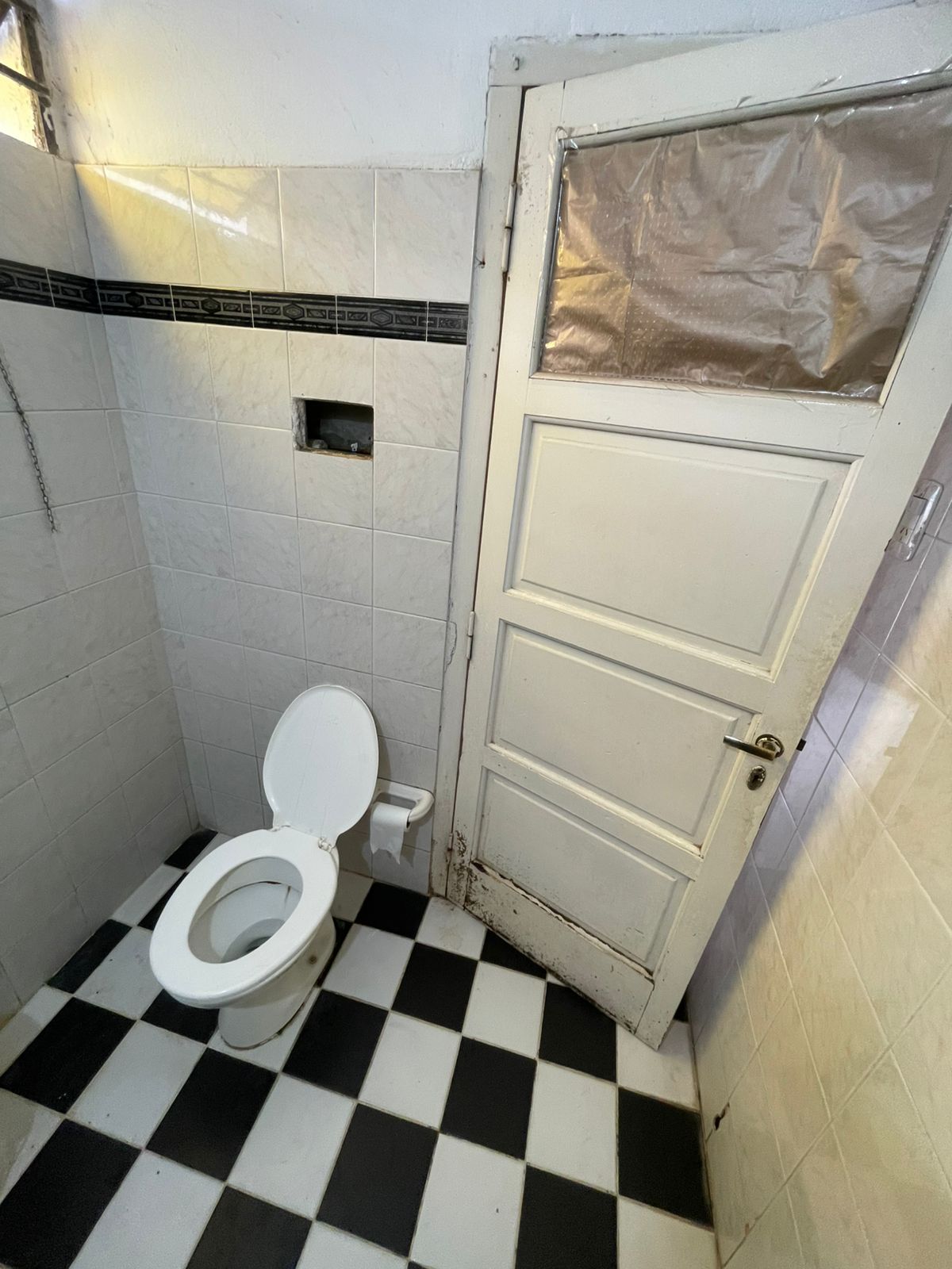 VENTA CASA - (3 dorm. y patio)- A metros de Av. Bulnes