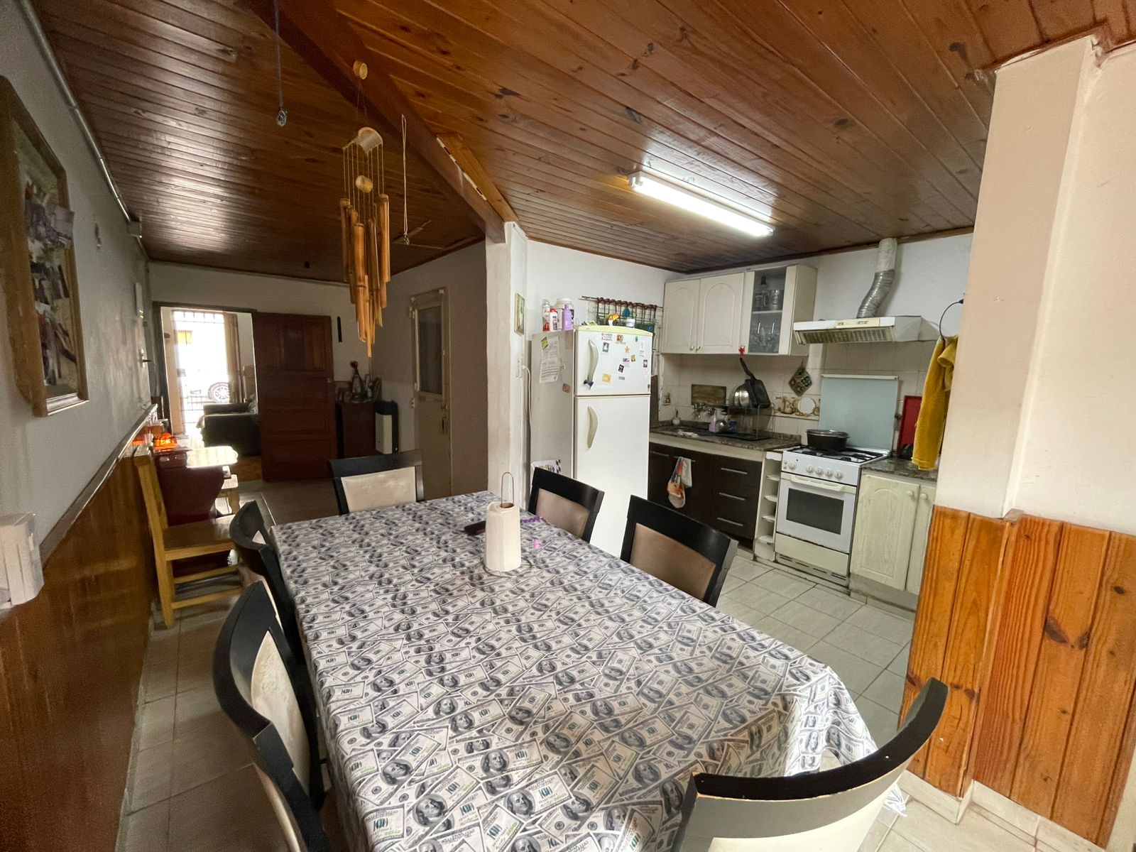 VENTA CASA - (3 dorm. y patio)- A metros de Av. Bulnes