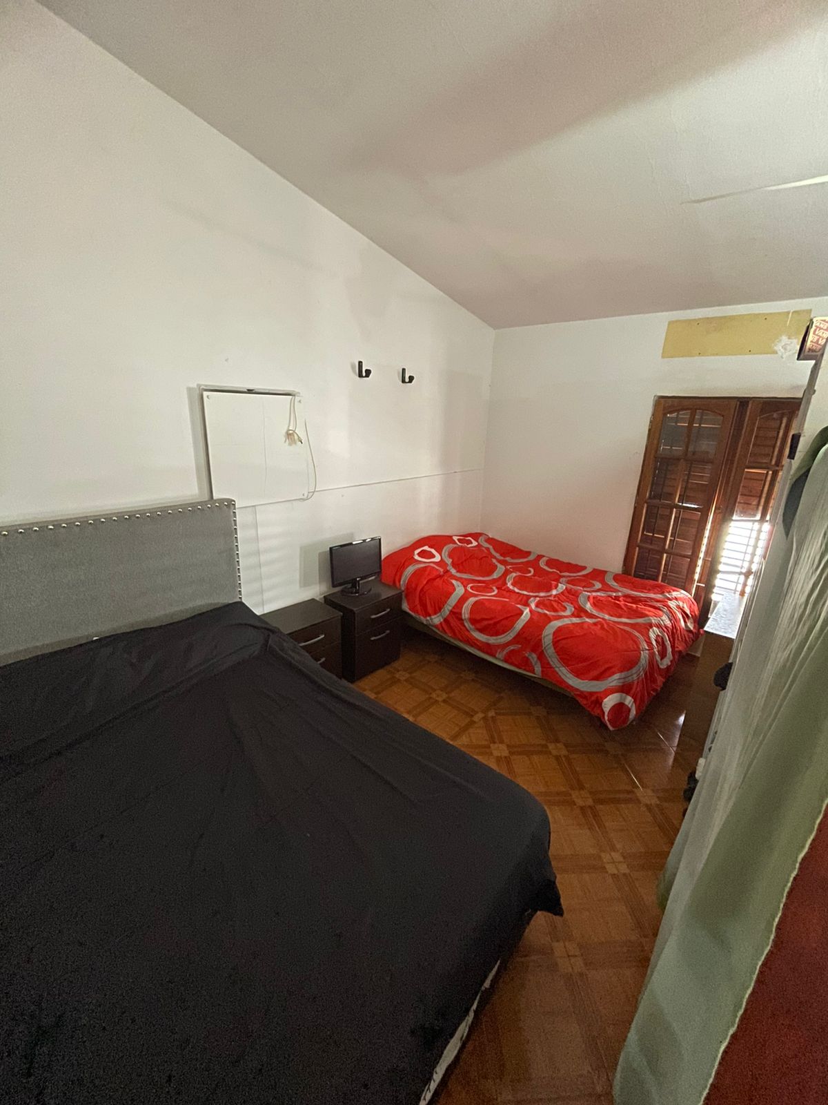 VENTA CASA - (3 dorm. y patio)- A metros de Av. Bulnes