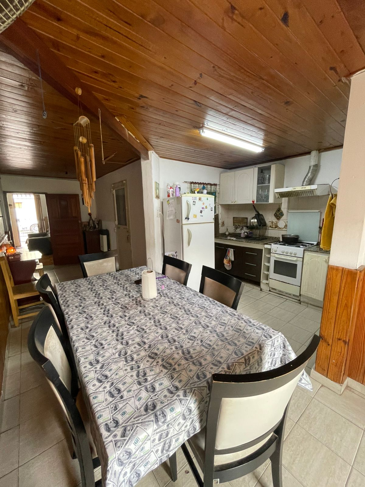 VENTA CASA - (3 dorm. y patio)- A metros de Av. Bulnes