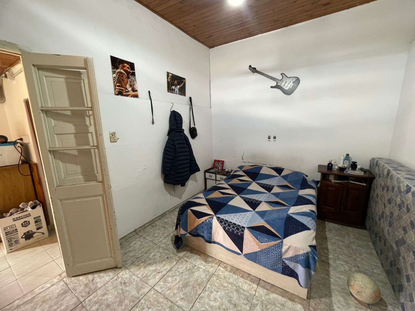 VENTA CASA - (3 dorm. y patio)- A metros de Av. Bulnes