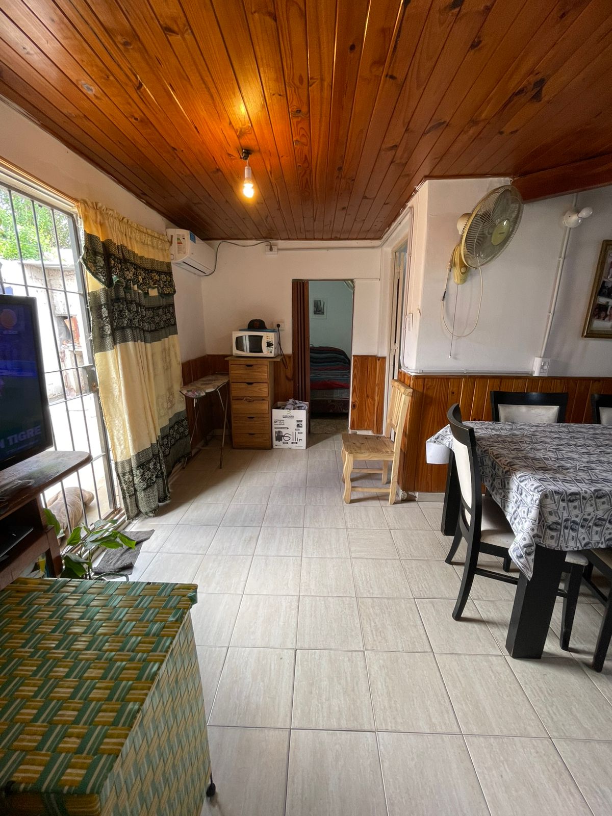 VENTA CASA - (3 dorm. y patio)- A metros de Av. Bulnes