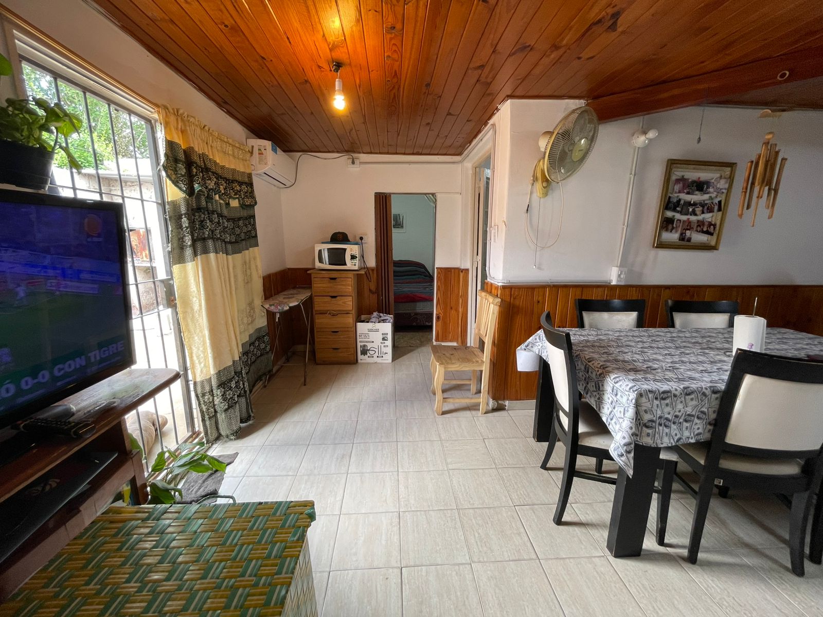 VENTA CASA - (3 dorm. y patio)- A metros de Av. Bulnes