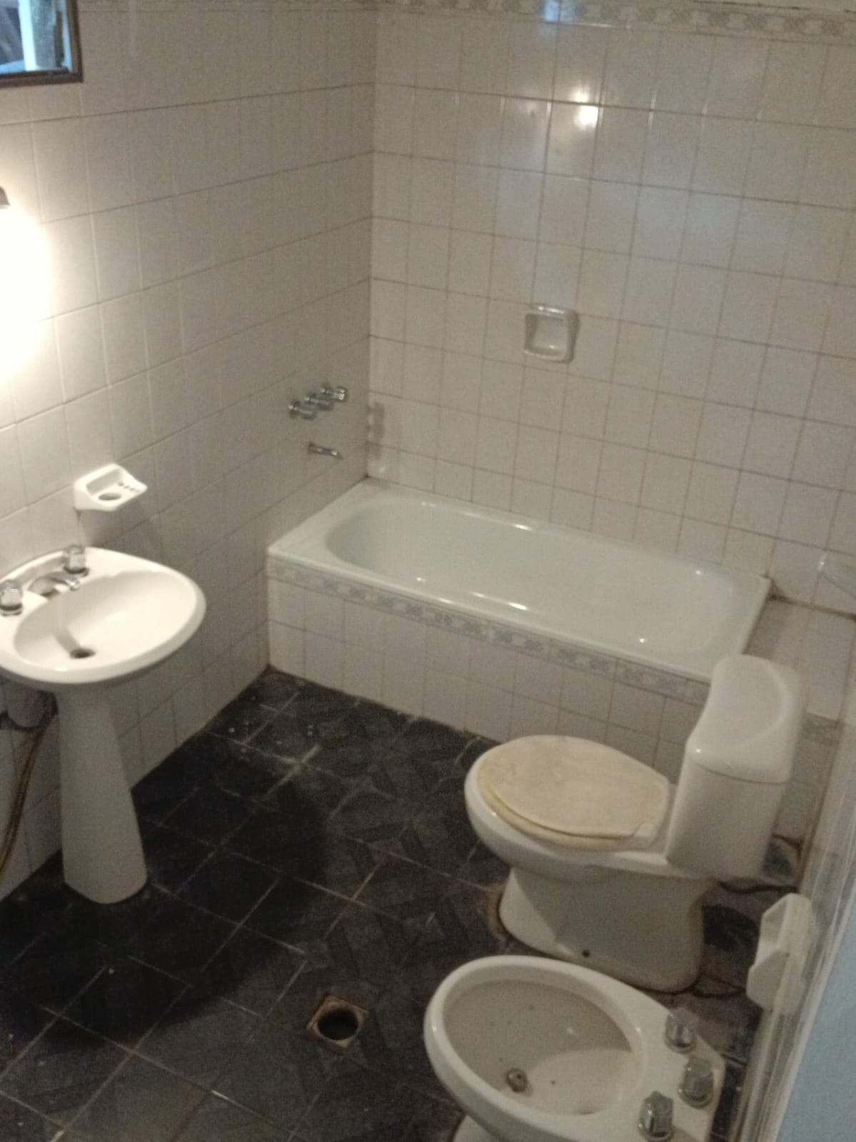 OPORTUNIDAD Casa a la venta en La Falda 2 dorm y un dpto con baño . ESCUCHA OFERTA DE CONTADO