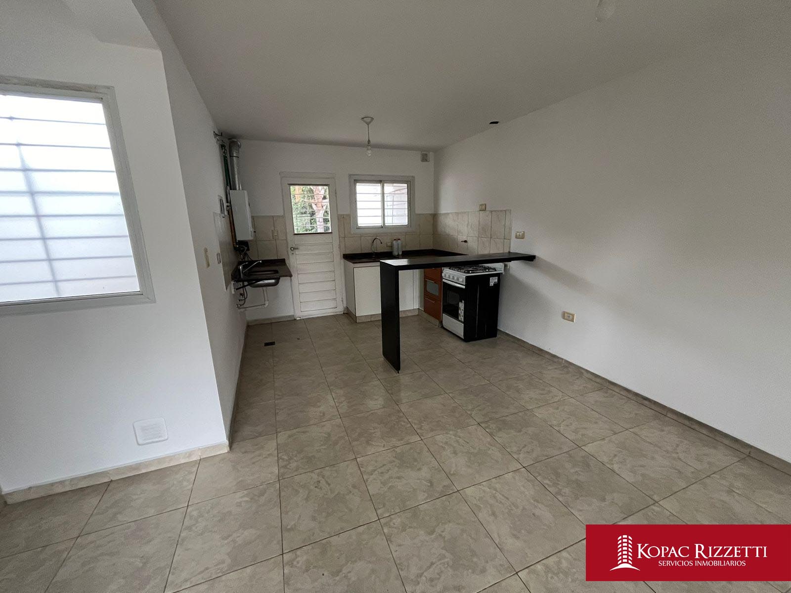 NUEVO POETA LUGONES (JOSE BETINOTI 2955) - ALQUILER CASA 2 DORMITORIOS