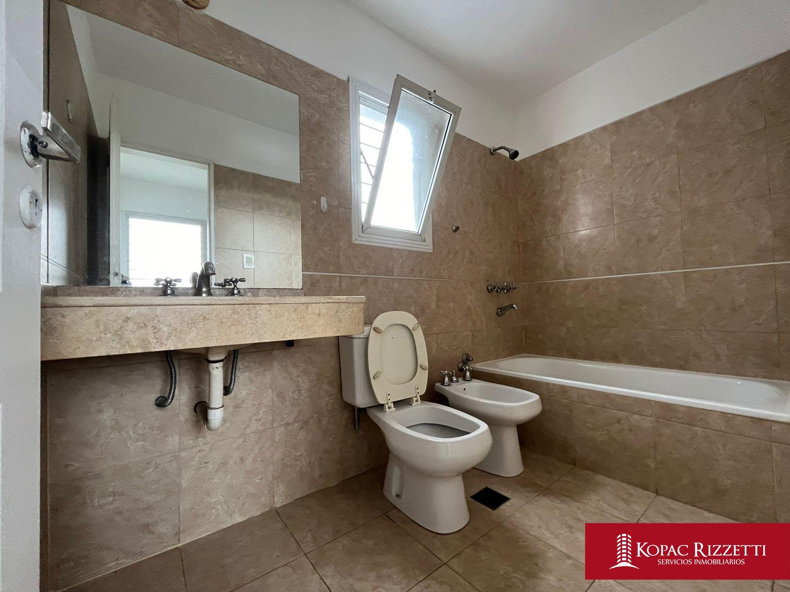 NUEVO POETA LUGONES (JOSE BETINOTI 2955) - ALQUILER CASA 2 DORMITORIOS