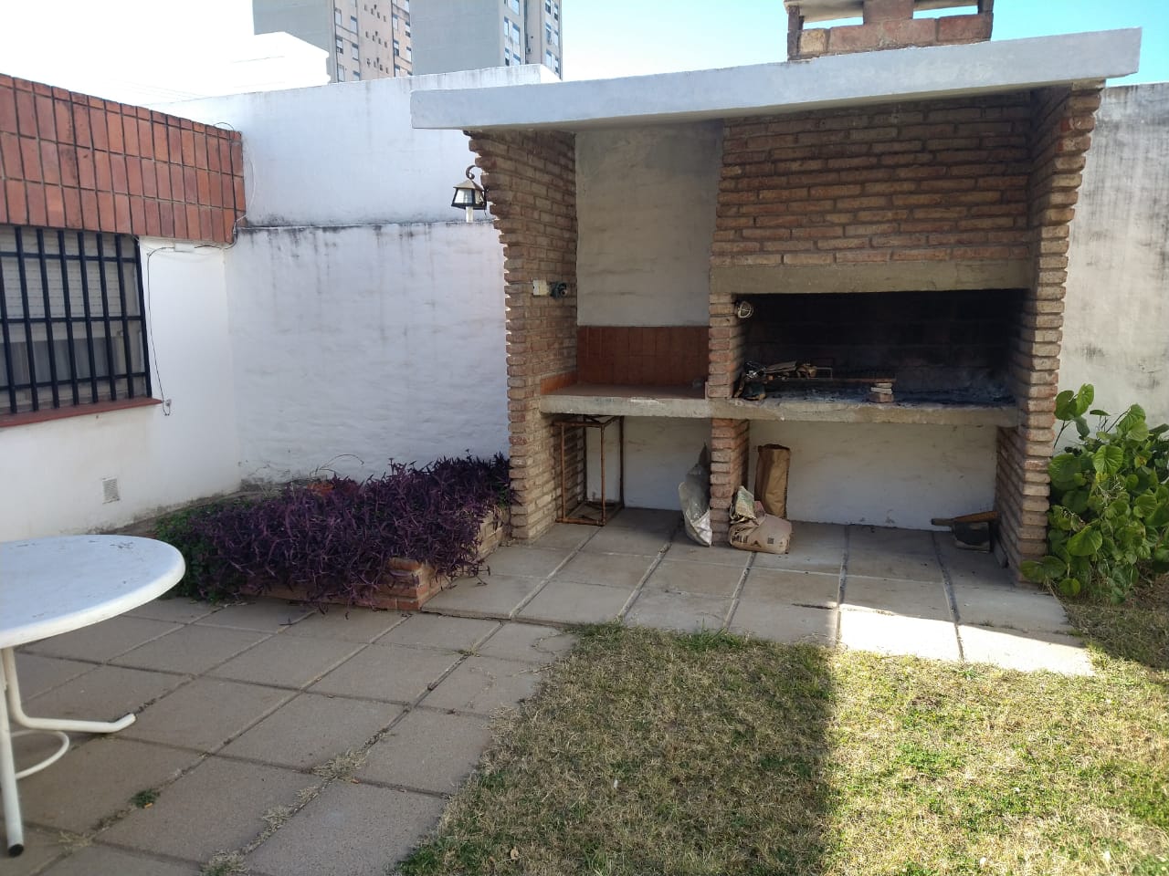 VENDO CASA ALTO ALBERDI ZONA CLUB UNIVERSITARIO 3 DORM. PATIO COCHERA