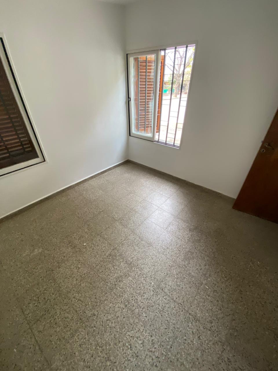 B RESID. VELEZ SARSFIELD CASA DOS DORMITORIOS CON ASADOR