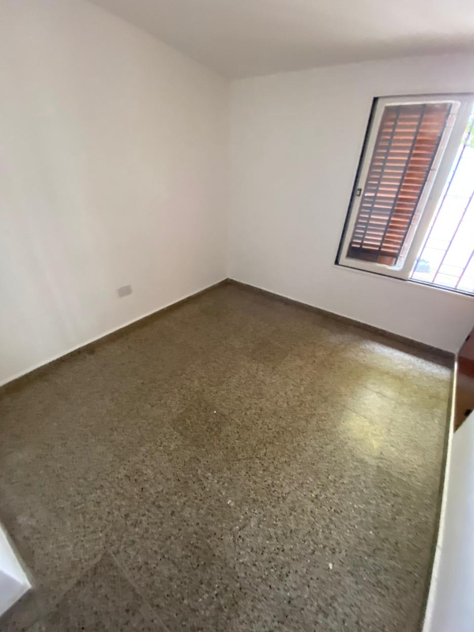 B RESID. VELEZ SARSFIELD CASA DOS DORMITORIOS CON ASADOR