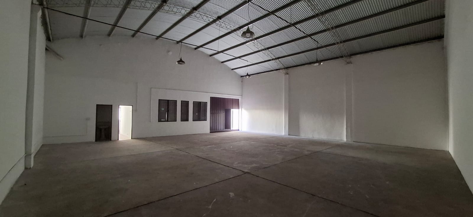 SE ALQUILA HERMOSO GALPÓN EN BARRIO SAN VICENTE