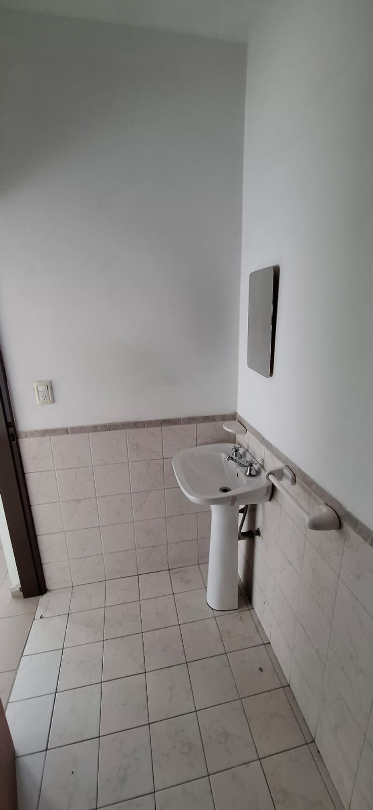 SE ALQUILA HERMOSO GALPÓN EN BARRIO SAN VICENTE