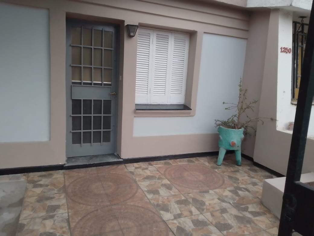 CASA EN ALQUILER DE DOS DORMITORIOS EN PEDRO GOYENA