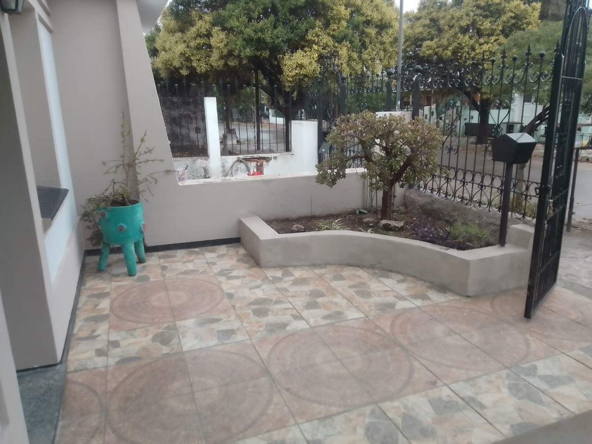 CASA EN ALQUILER DE DOS DORMITORIOS EN PEDRO GOYENA