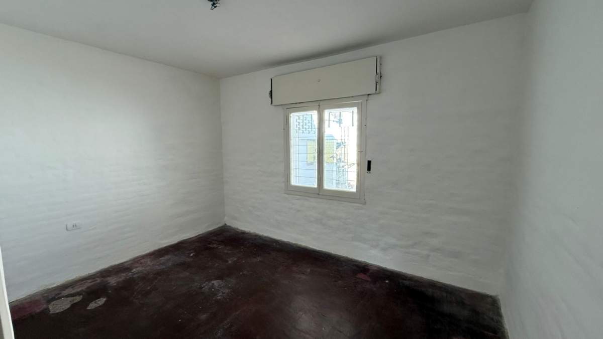 Casa en Alquiler 2 dormitorios con cochera en Villa Alberdi