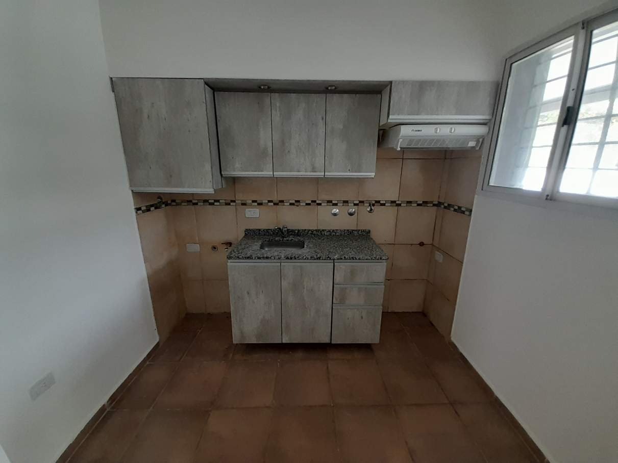 RESIDENCIAL AMERICA - VILLARICA 1127 - CASA 2 DORMITORIOS EN ALQUILER